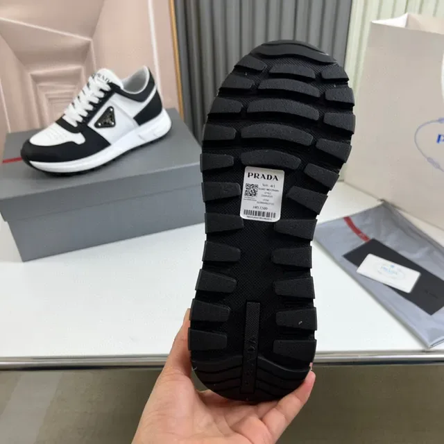 Prada Cloudbust Sneakers Lifestyle Noir Blanc Color-Blocked Cuir 2