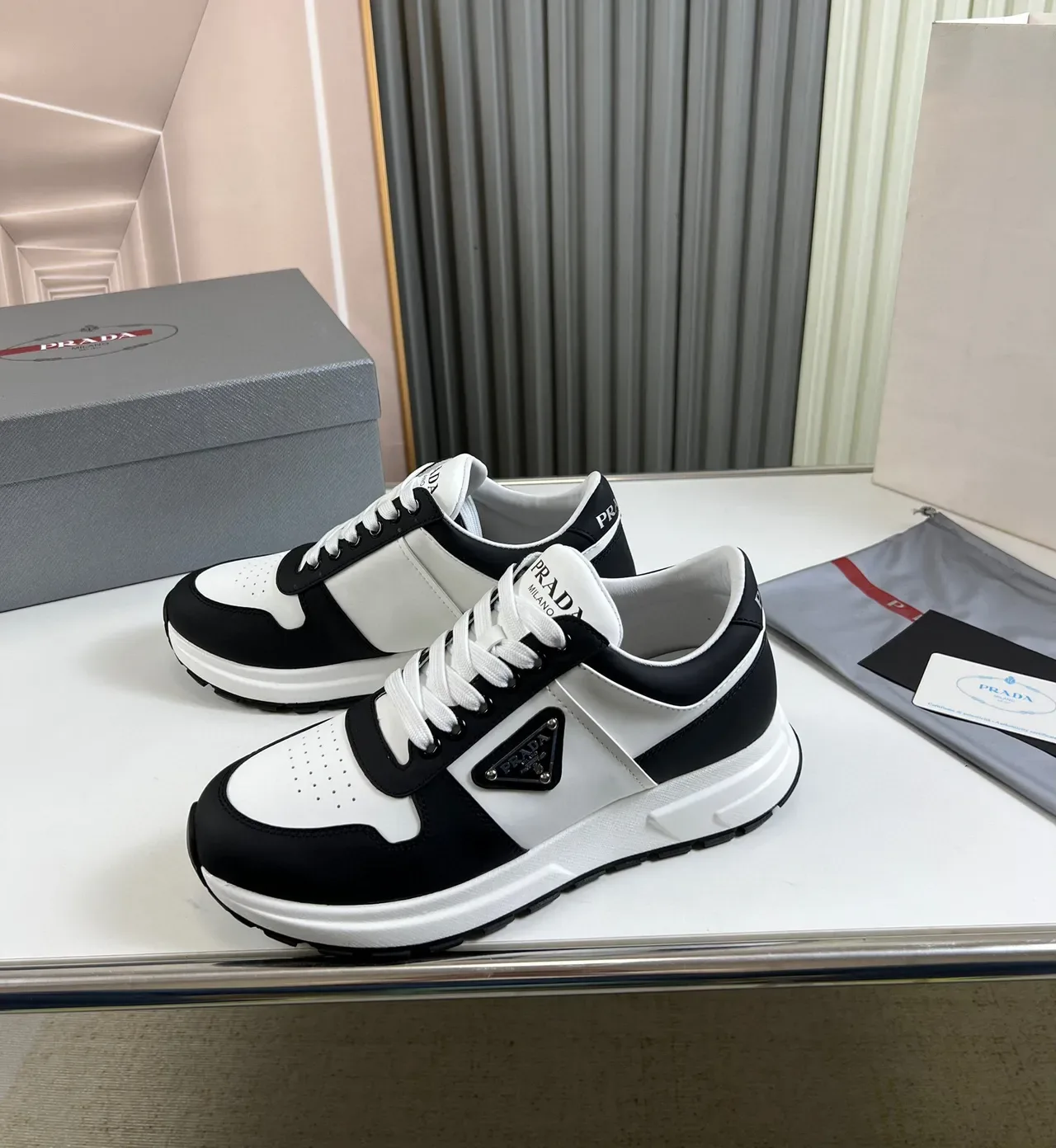 Prada Cloudbust Sneakers Lifestyle Noir Blanc Color-Blocked Cuir 8
