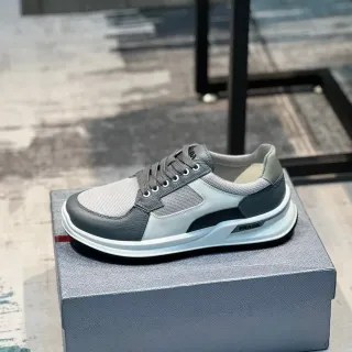 Prada Cloudbust sneakers lifestyle gris et blanc