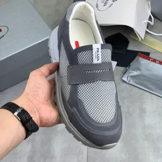 Prada Cloudbust Gris Maille et Daim Slip-On Lifestyle Sneakers