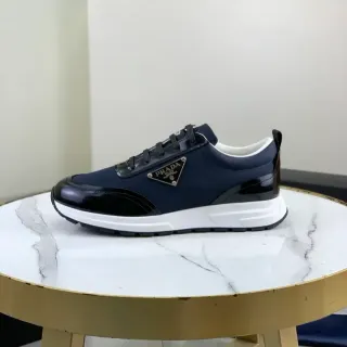 Prada Cloudbust Navy Black جلد لامع مع إدراج وسط منحوت بالأبيض أحذية رياضية للاستخدام اليومي