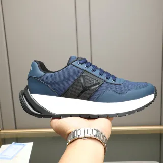 Prada Cloudbust Zapatillas Chunky Azul Marino Malla y Sintético