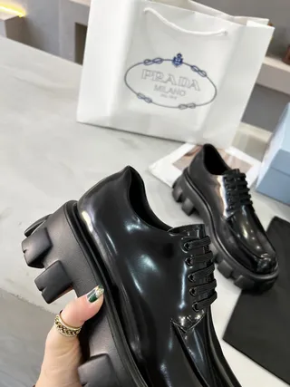 Prada Cloudbust Thunder Zapatos Oxford de cuero patentado negro 2