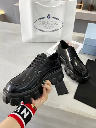 Prada Cloudbust Thunder Zapatos Oxford de cuero patentado negro 7