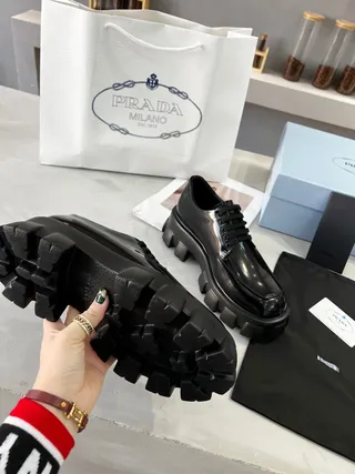 Prada Cloudbust Thunder Zapatos Oxford de cuero patentado negro 9