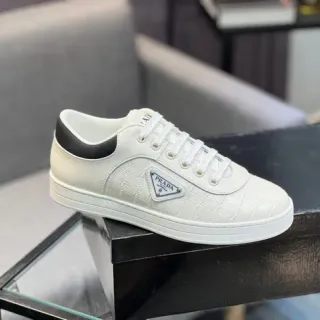 Prada Cloudbust أحذية أسلوب حياة بيضاء وسوداء جلد ممطّر تمساح لوحة مثلثية شعار
