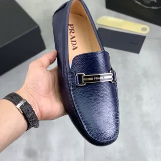 Prada Horsebit Loafer جلد مقشف بني بحري بوكل Loafer