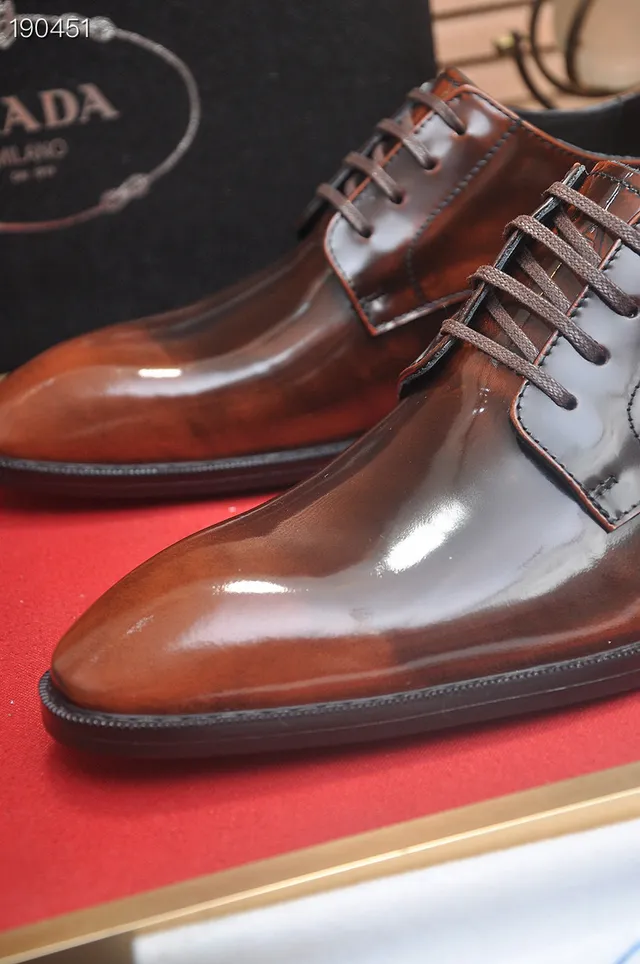 Prada Sapatos Oxford Marrom Polido com Bico de Gorra 3