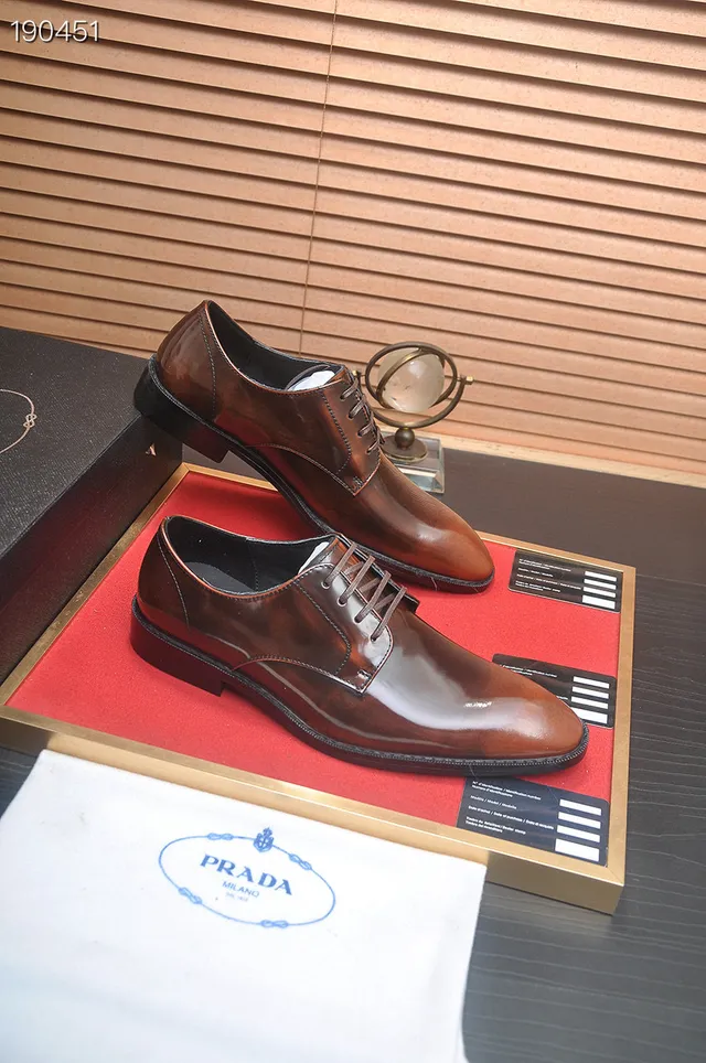 Prada Sapatos Oxford Marrom Polido com Bico de Gorra 5