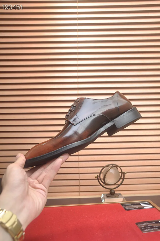 Prada Sapatos Oxford Marrom Polido com Bico de Gorra 7
