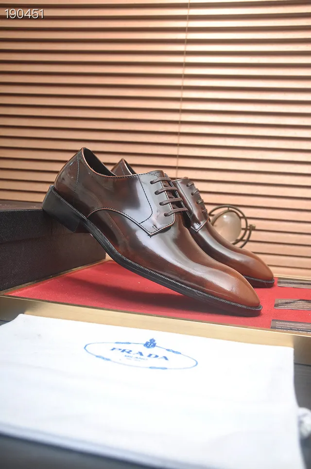 Prada Sapatos Oxford Marrom Polido com Bico de Gorra 8