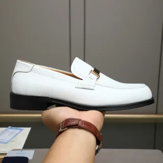 Prada 白黑粒面皮革单带乐福鞋