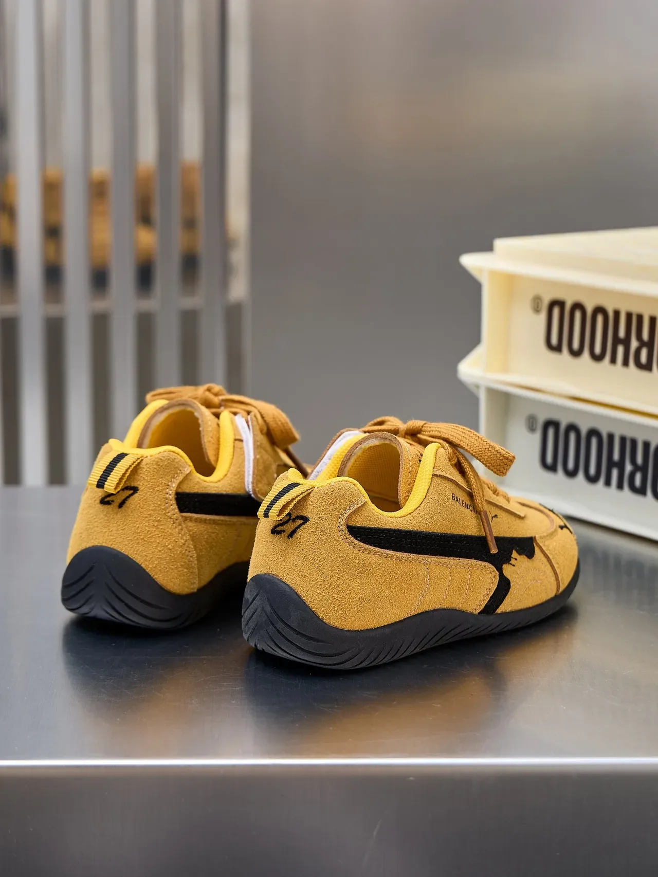 Puma بيج أسود سويد علوي مستوحى من السباقات خط أسلوب حياة حذاء رياضي 10