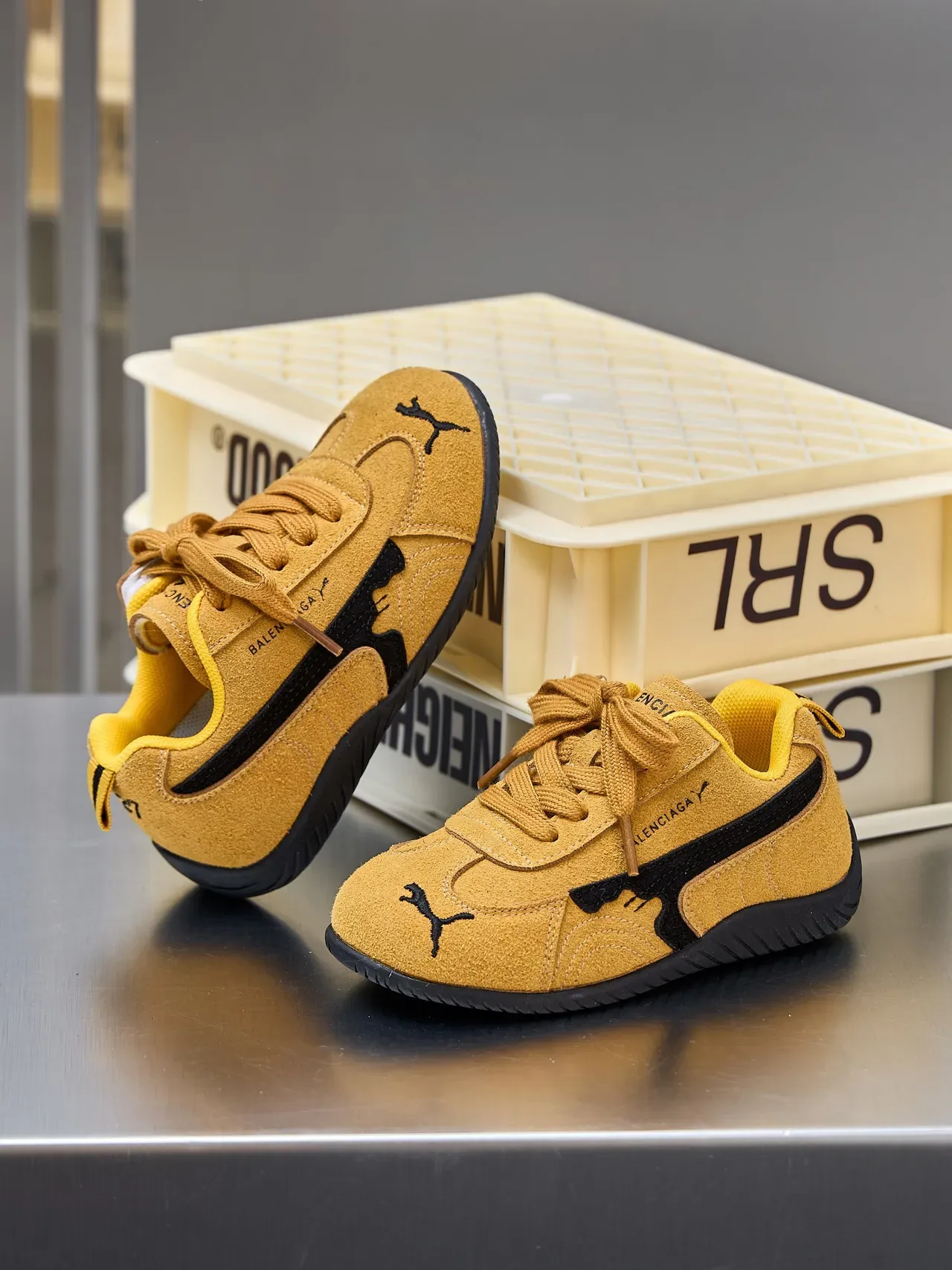 Puma بيج أسود سويد علوي مستوحى من السباقات خط أسلوب حياة حذاء رياضي 15