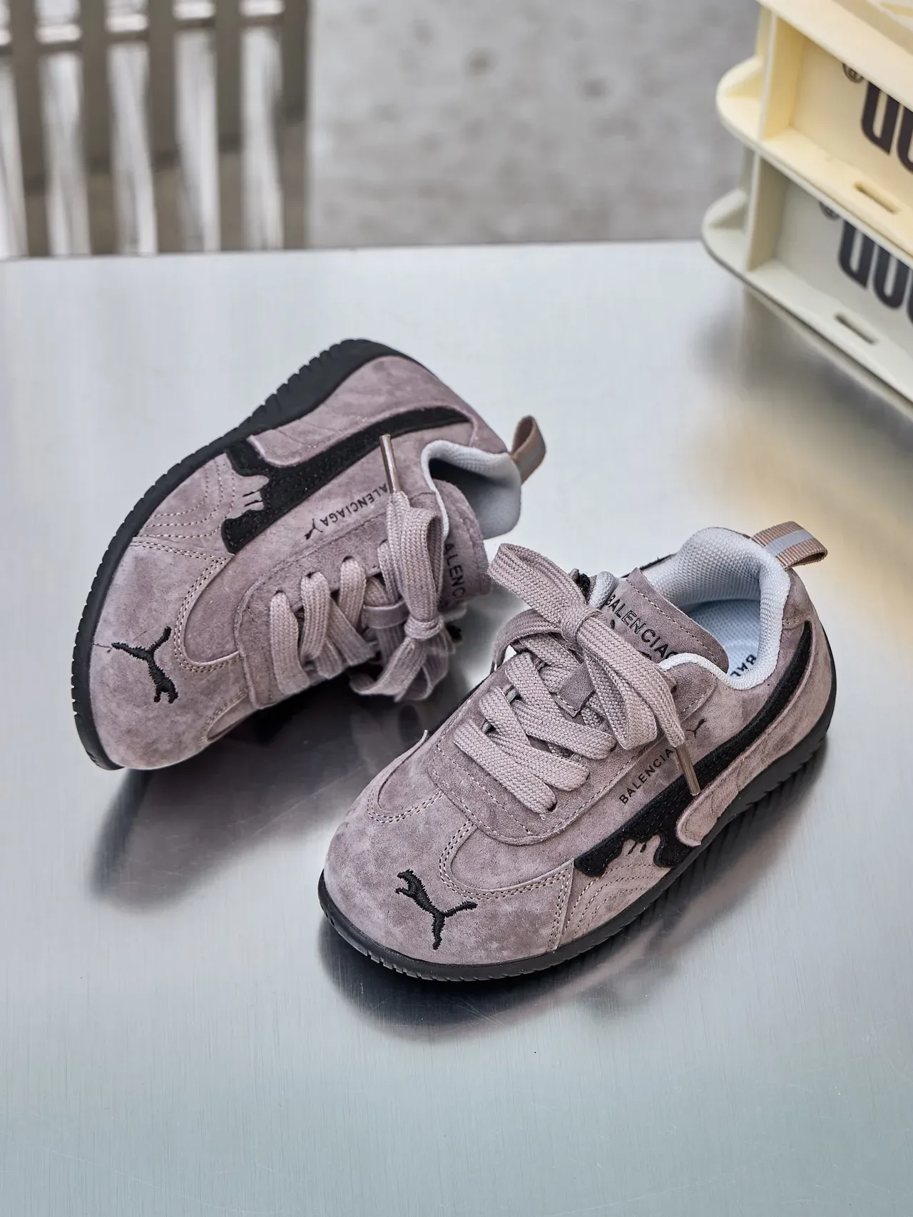 Puma بيج أسود سويد علوي مستوحى من السباقات خط أسلوب حياة حذاء رياضي 17