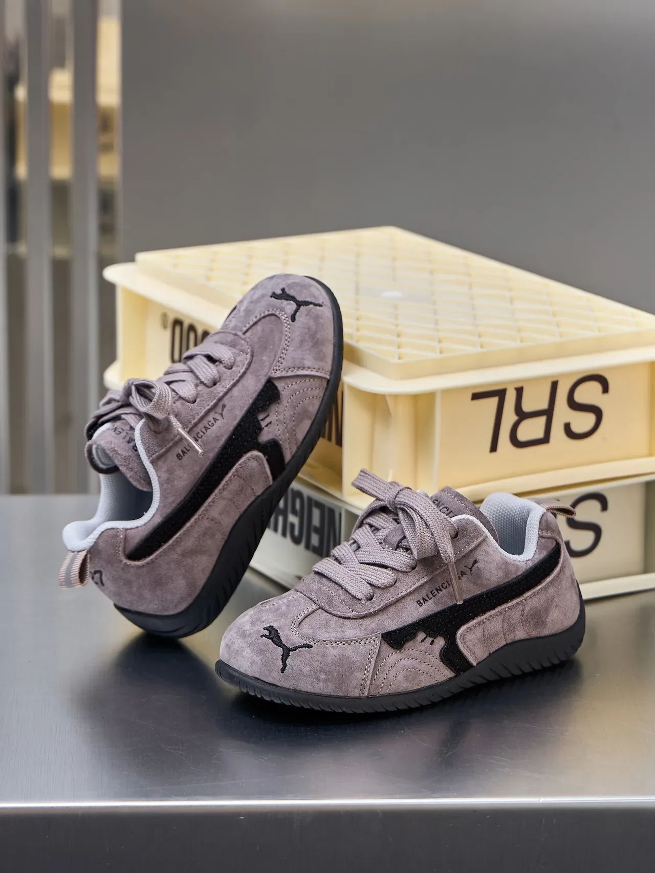 Puma بيج أسود سويد علوي مستوحى من السباقات خط أسلوب حياة حذاء رياضي 18