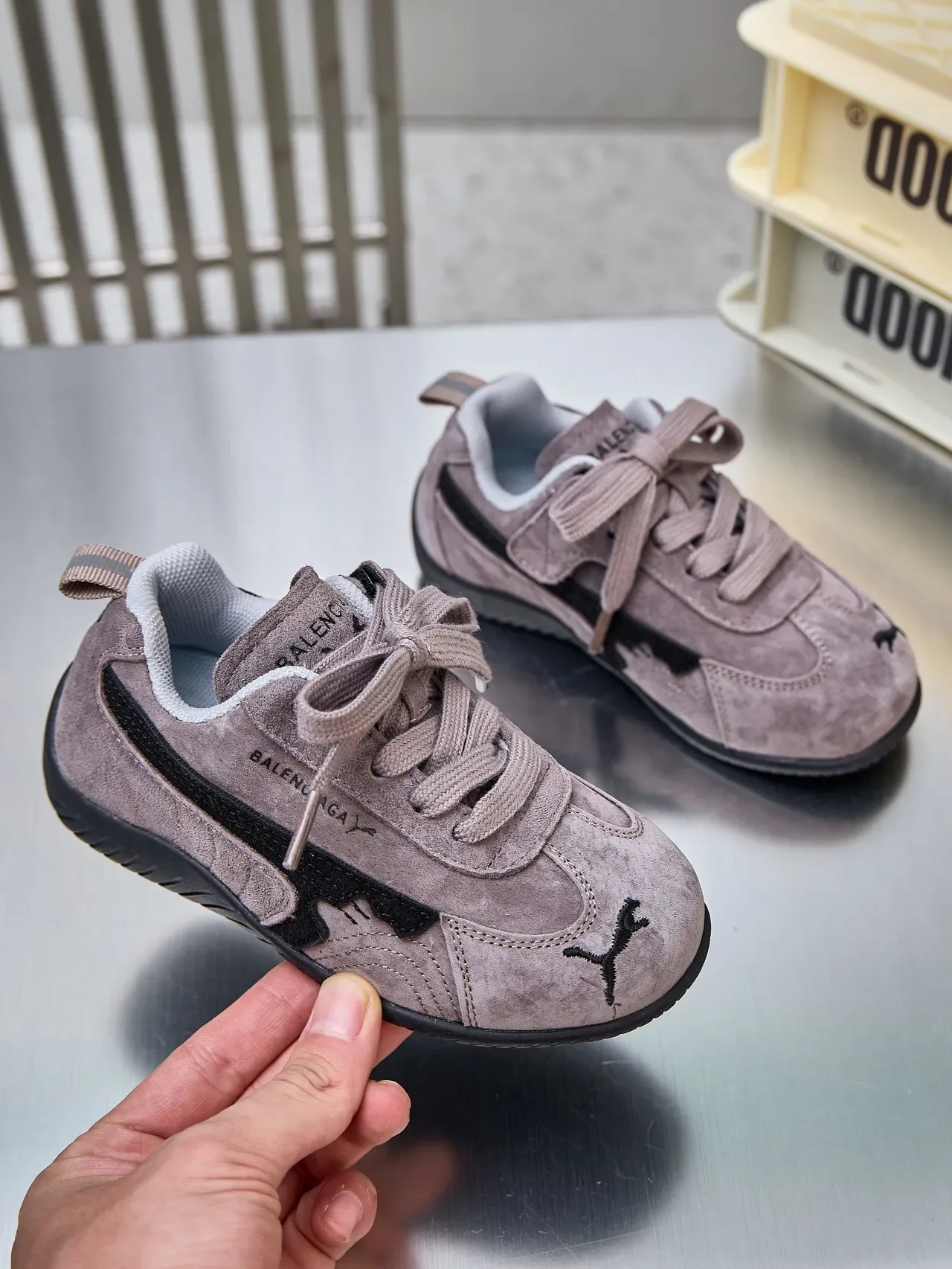 Puma بيج أسود سويد علوي مستوحى من السباقات خط أسلوب حياة حذاء رياضي 21