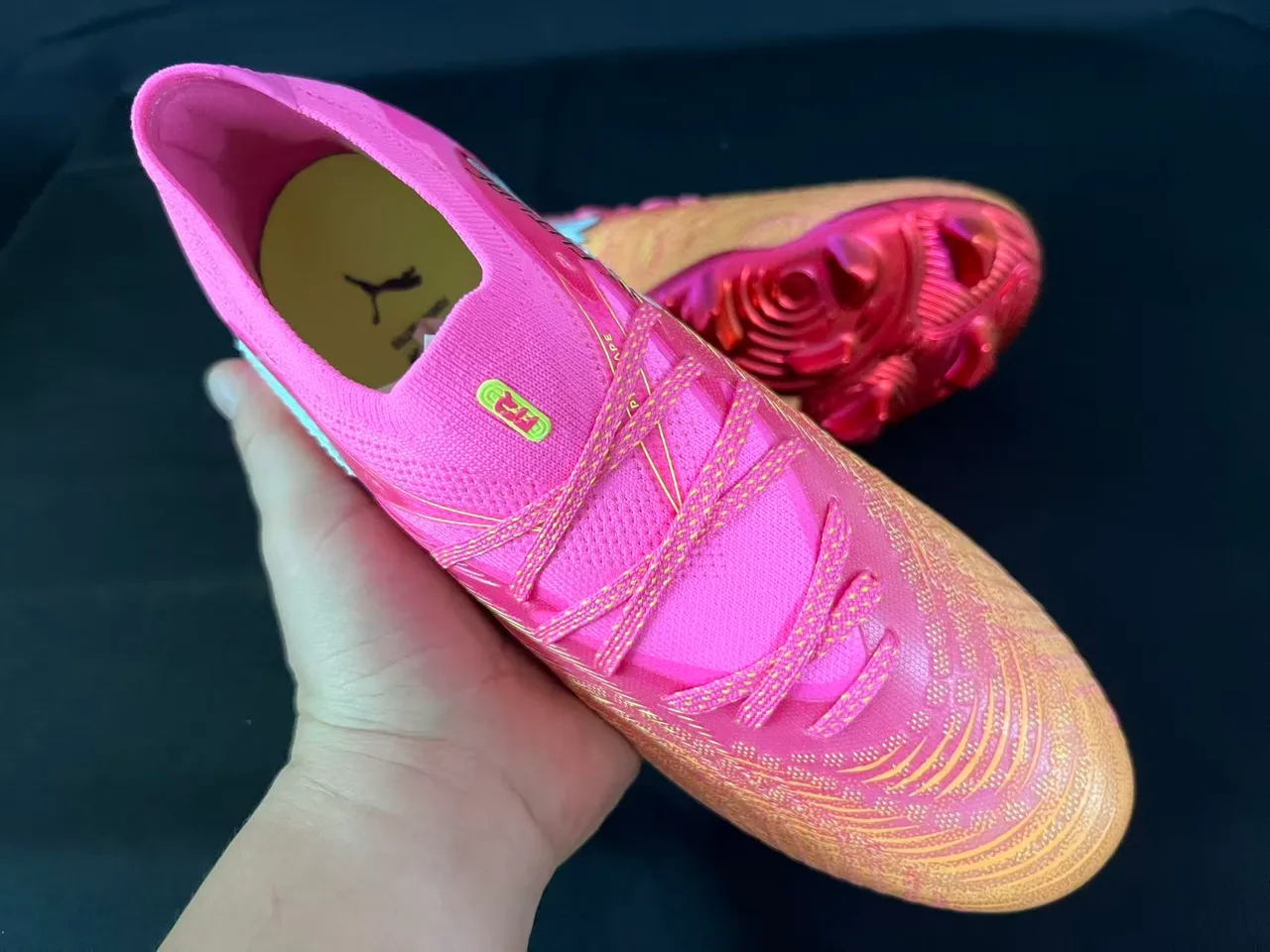Puma Future Z Sapatos de futebol rosa laranja de corte baixo, com cadarços, upper texturizado sintético, solo firme 5
