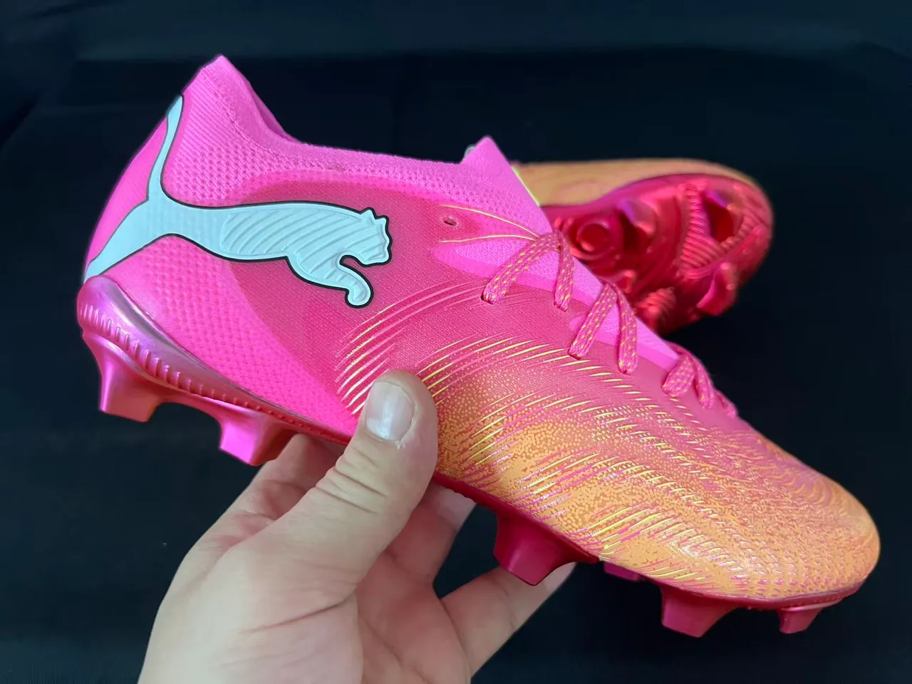 Puma Future Z Sapatos de futebol rosa laranja de corte baixo, com cadarços, upper texturizado sintético, solo firme 6