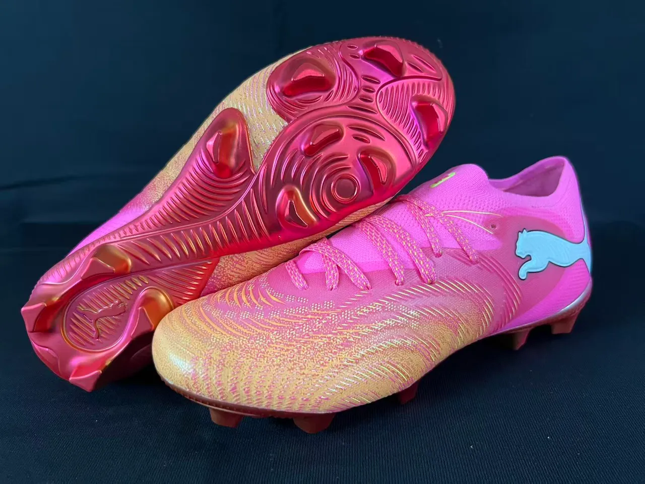 Puma Future Z Sapatos de futebol rosa laranja de corte baixo, com cadarços, upper texturizado sintético, solo firme 8