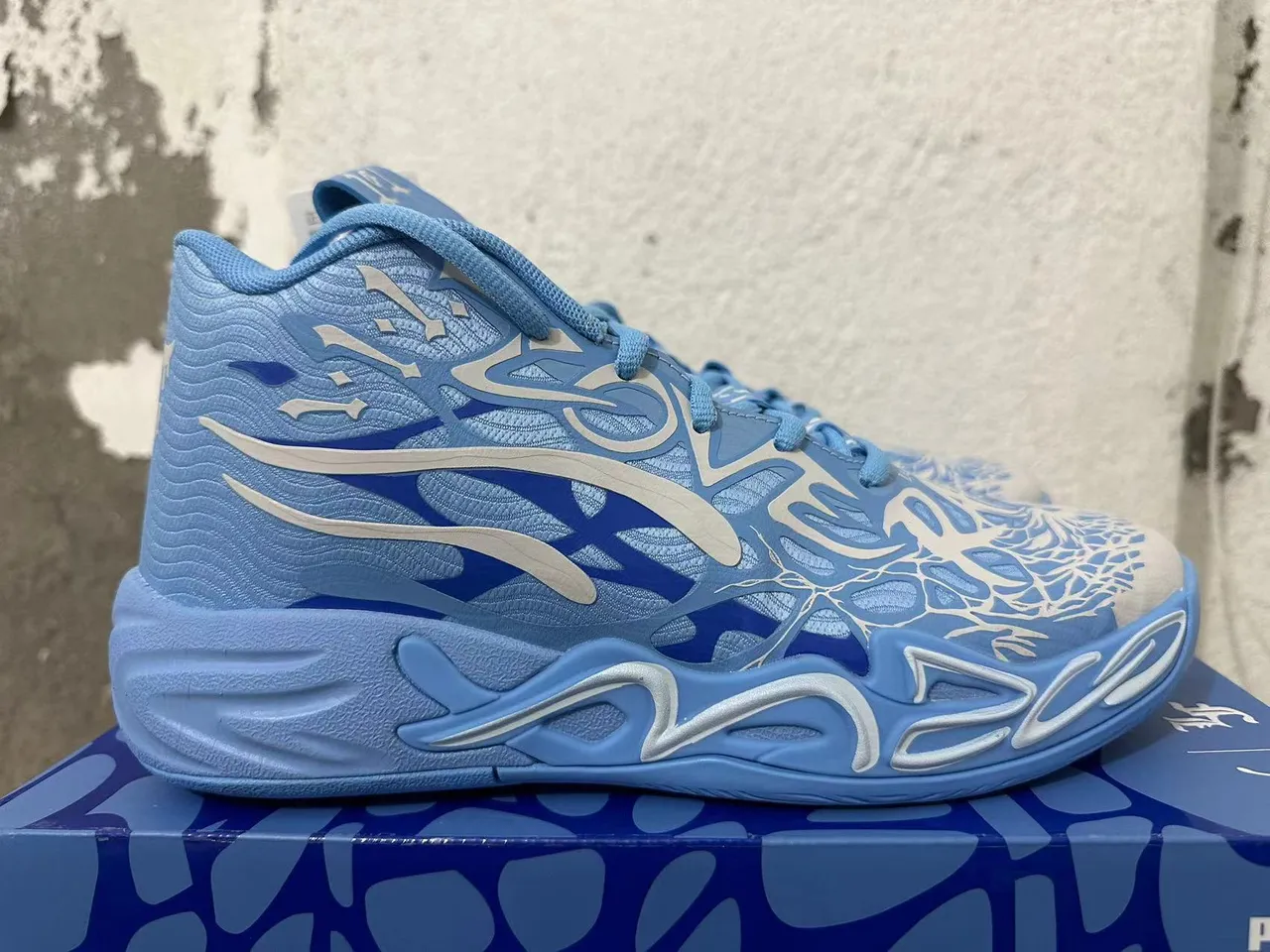 Puma MB.01 Bleu Blanc Haut Sculpté Onde Semelle Intermédiaire Chaussures de Basketball 4