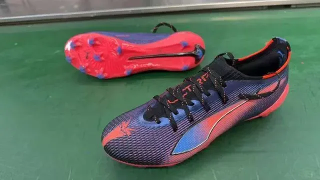 Puma Chaussures de football à tige tricotée multicolore lacets asymétriques surface ferme 1