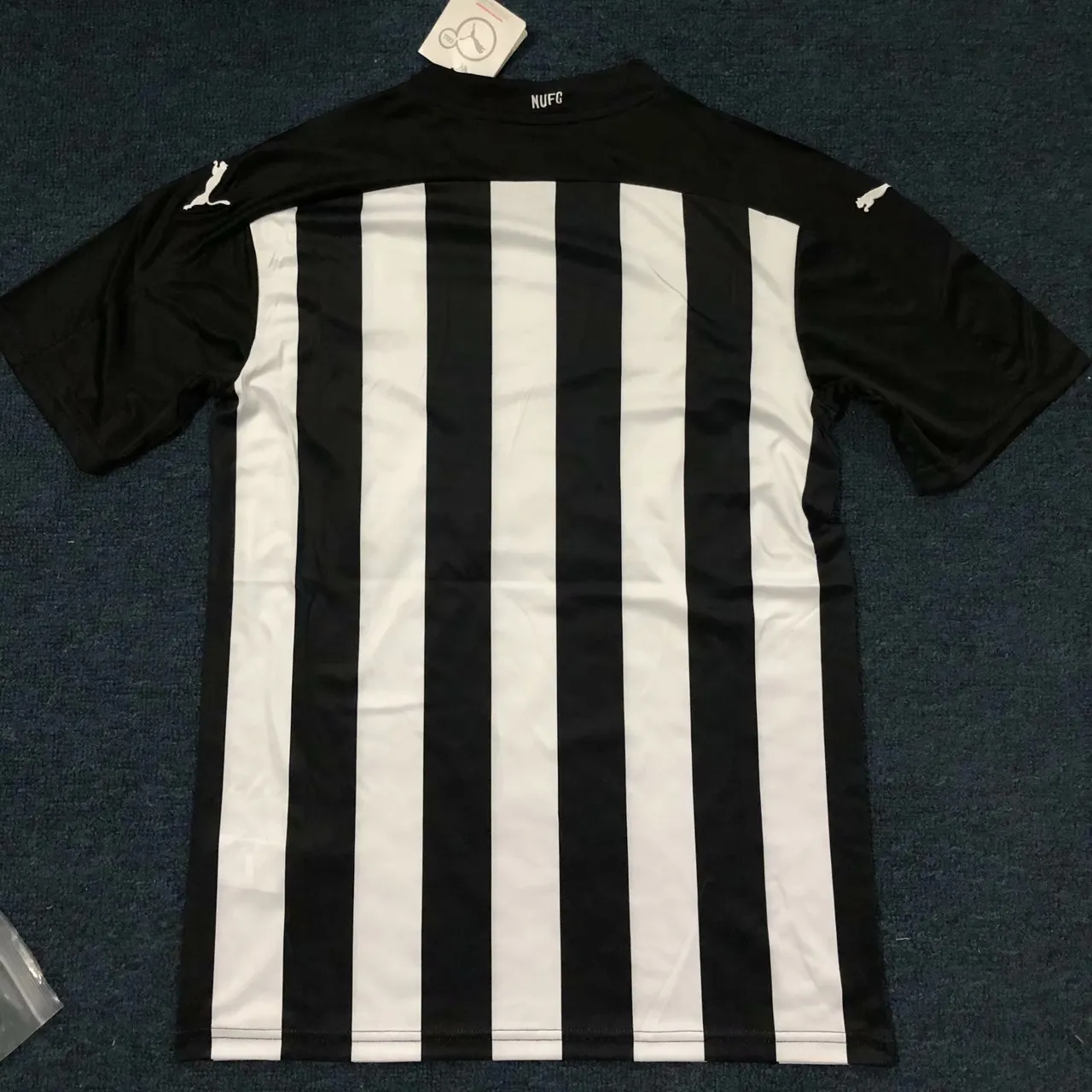 Puma Newcastle United Maillot de football à rayures noires et blanches 2