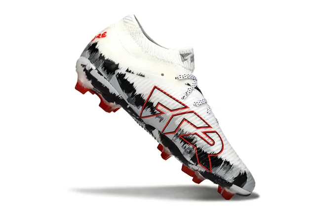 Puma Blanc Noir Chaussure à Encolure Chaussante Haut Tricoté Graphiques Brushstroke Terrain-Firme Chaussures de Football 2