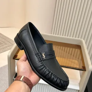 Saint Laurent 黑色粒面皮革莫卡辛头缝线乐福鞋