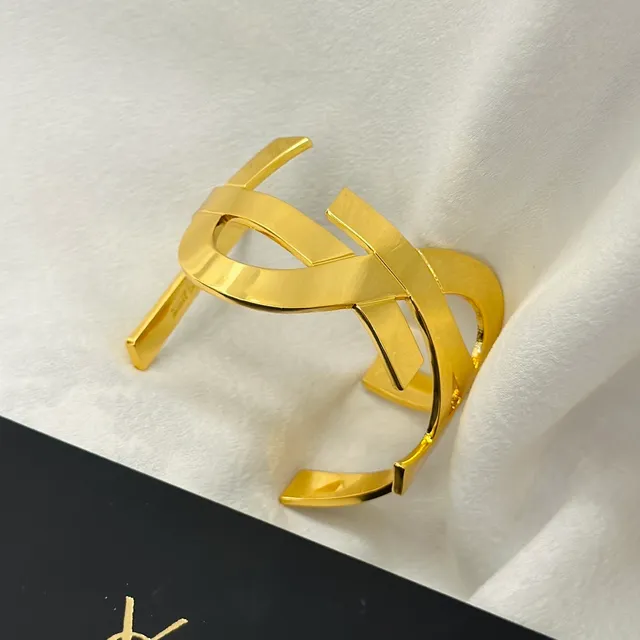 Saint Laurent Monogram Open Cuff Pulseira Dourada 3
