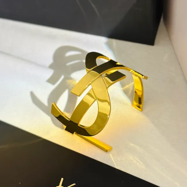 Saint Laurent Monogram Open Cuff Pulseira Dourada 8