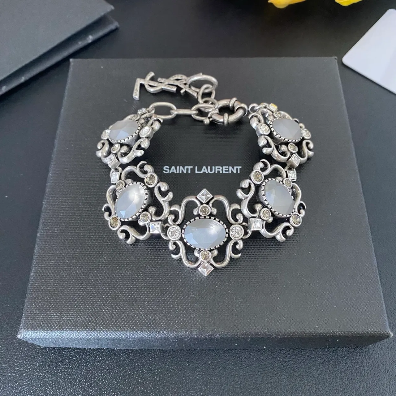 Saint Laurent Pulseira Filigrana Ornamentada Cabochon 7