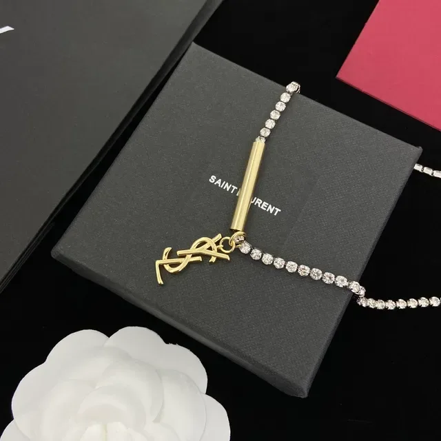 Saint Laurent Colar com Corrente de Prata e Ouro com Cristais Incrustados, Pingente com Monograma YSL 2