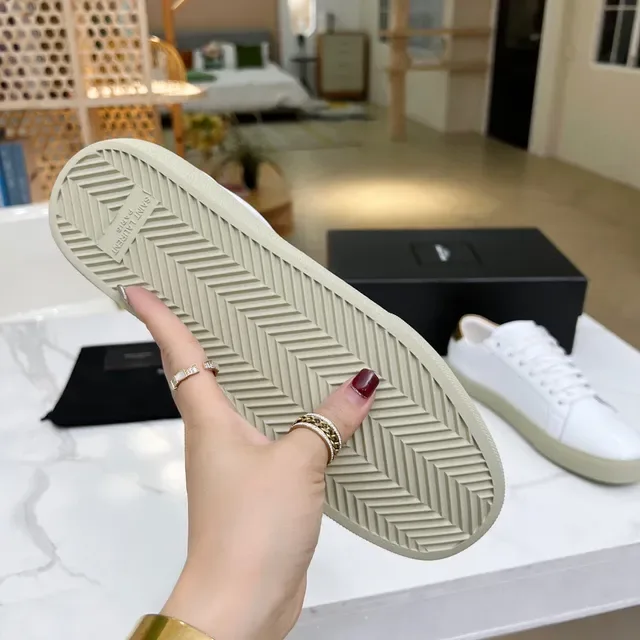 Sneakers lifestyle Saint Laurent blanches et dorées brodées 2