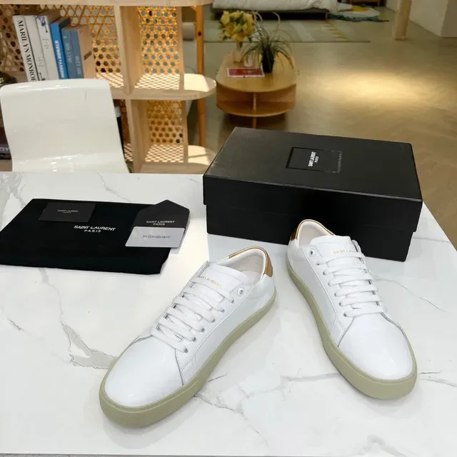Sneakers lifestyle Saint Laurent blanches et dorées brodées 7