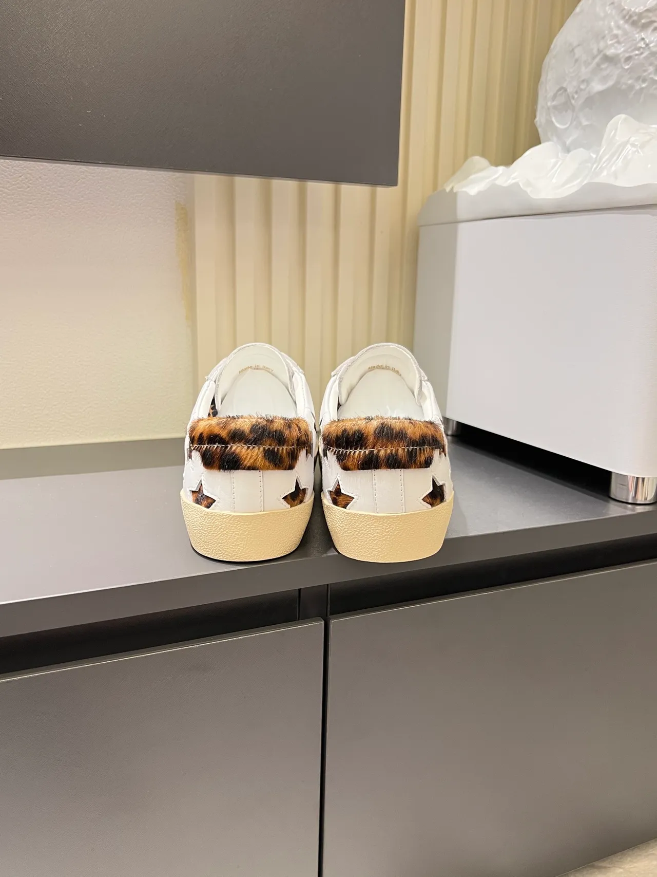 Saint Laurent Tênis Lifestyle Branco Marrom De Couro Com Impressão De Leopardo E Cadarços 2