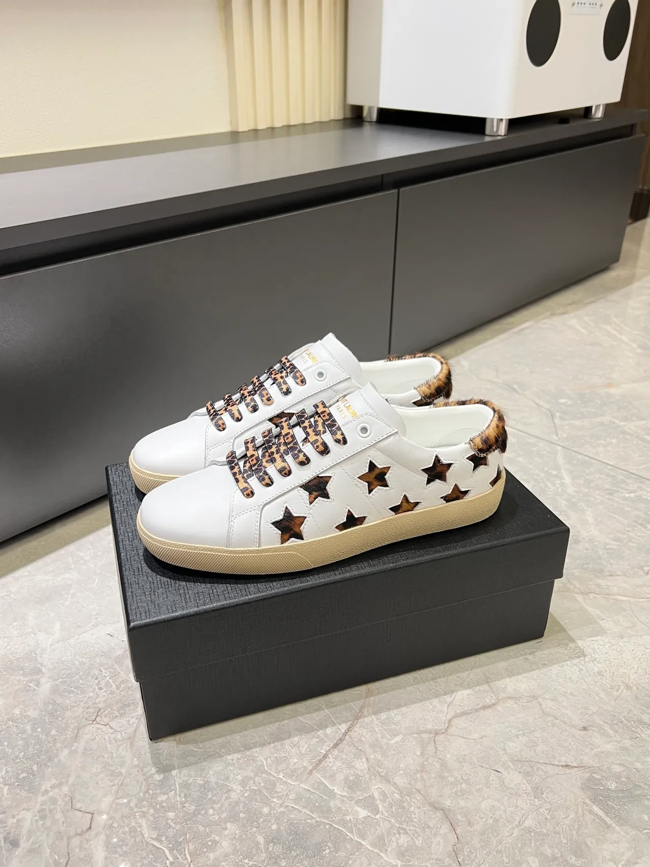 Saint Laurent Tênis Lifestyle Branco Marrom De Couro Com Impressão De Leopardo E Cadarços 5