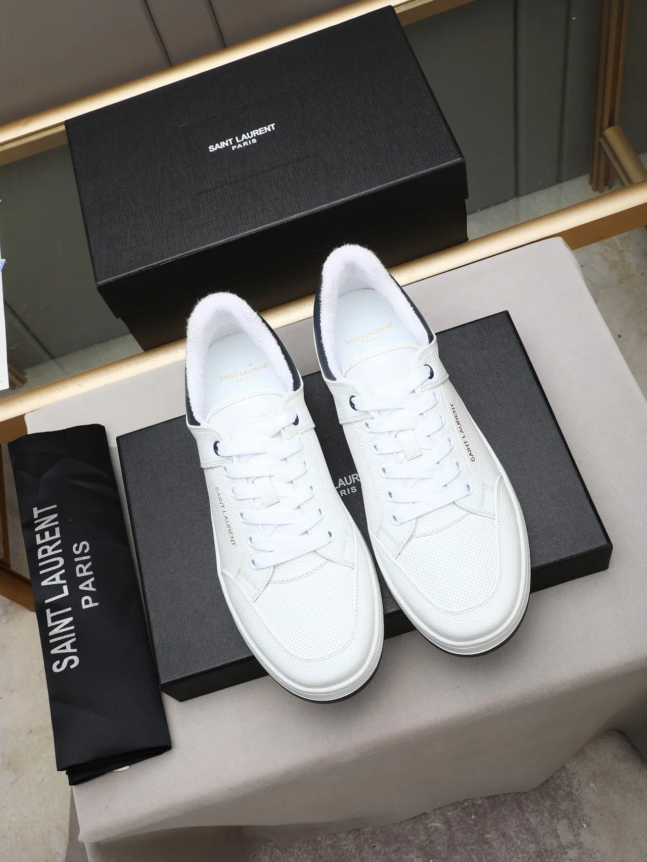 Saint Laurent Blanc Marine Cuir Perforé Supérieur Semelle Intermédiaire Texturée Sneakers Lifestyle 2