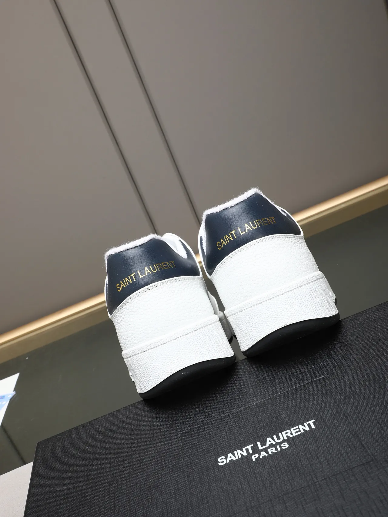 Saint Laurent Blanc Marine Cuir Perforé Supérieur Semelle Intermédiaire Texturée Sneakers Lifestyle 3