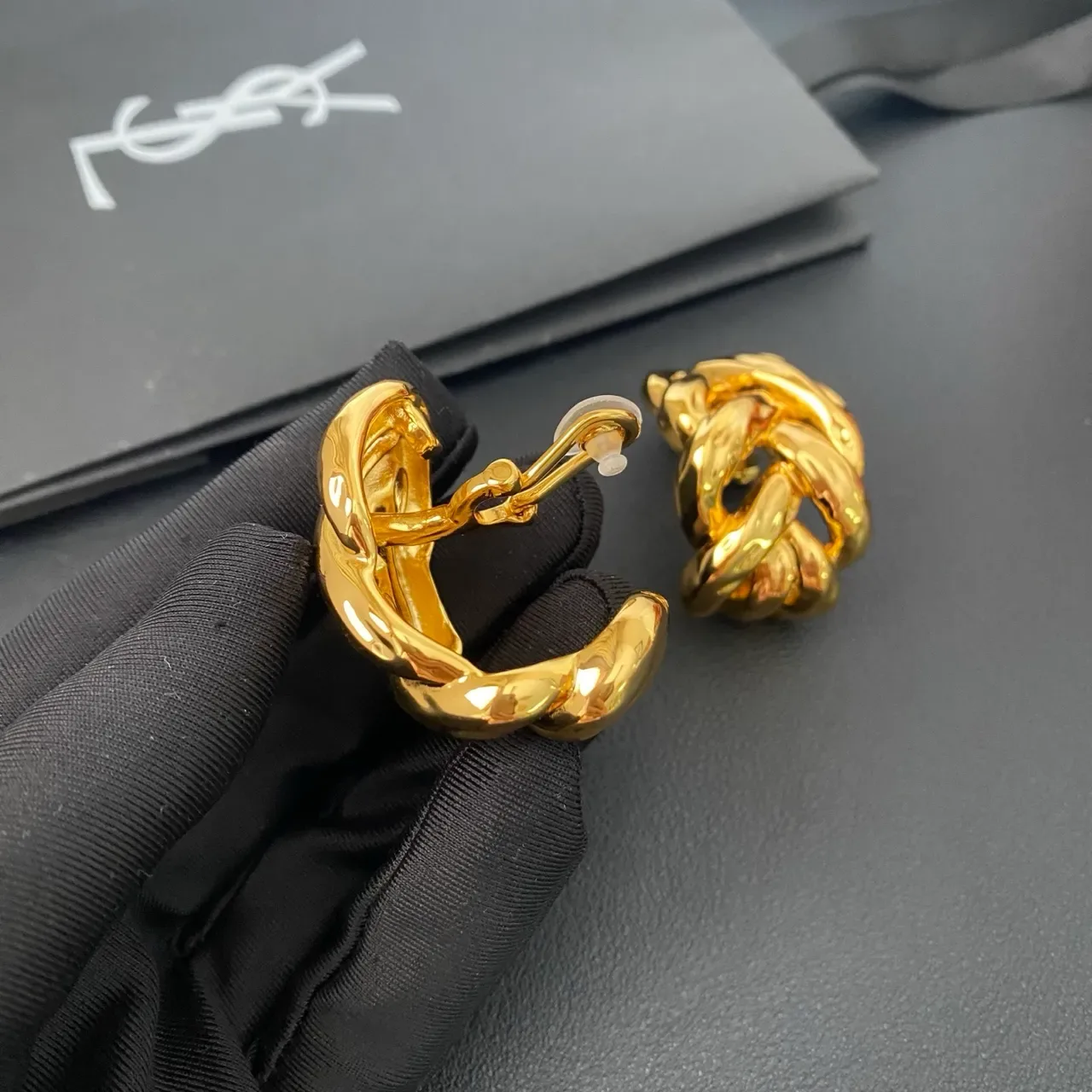 Saint Laurent أقراط سلاسل مبونة ذهبية 5