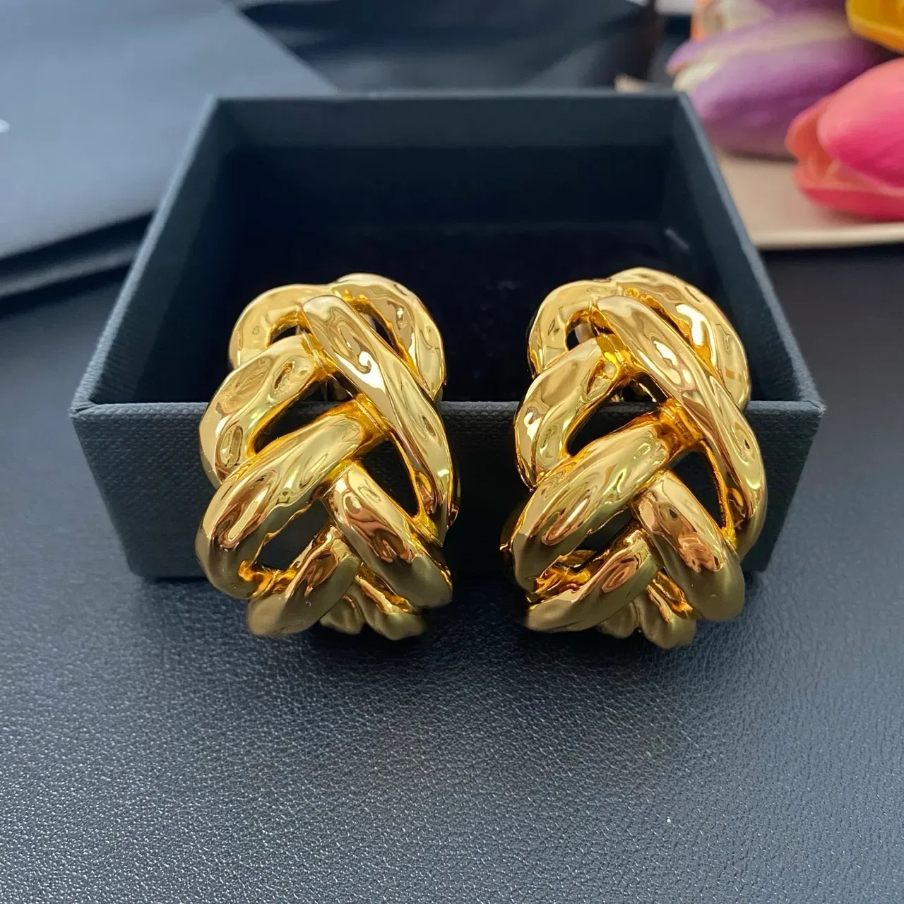 Saint Laurent أقراط سلاسل مبونة ذهبية 7