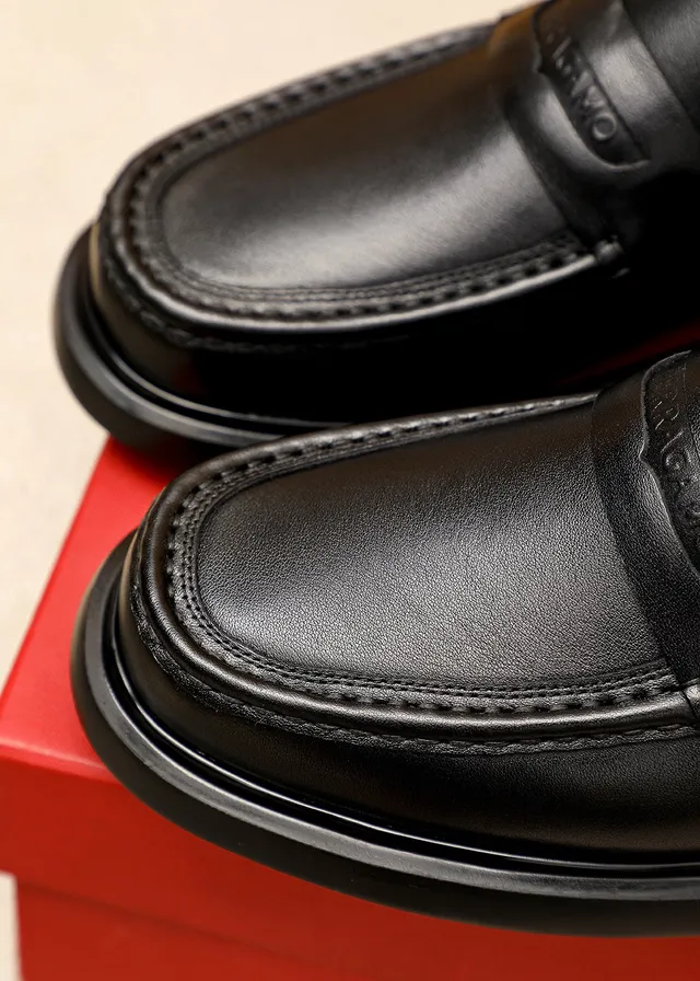 Salvatore Ferragamo Mocassins en cuir noir Penny Strap 6