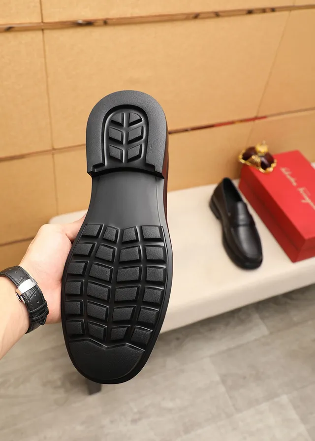Salvatore Ferragamo Mocassins en cuir noir Penny Strap 8