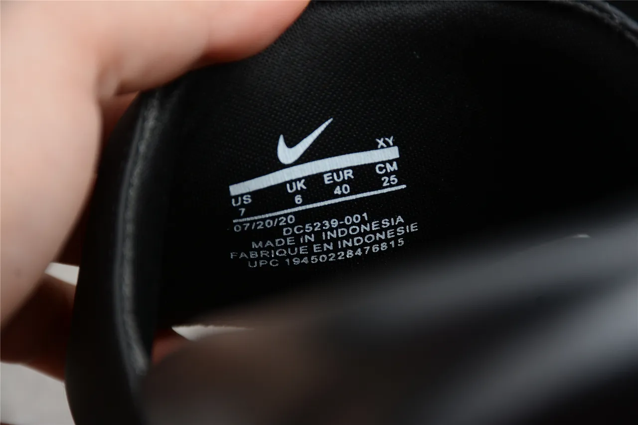 Stussy x Nike Benassi JDI صندل أسود 3