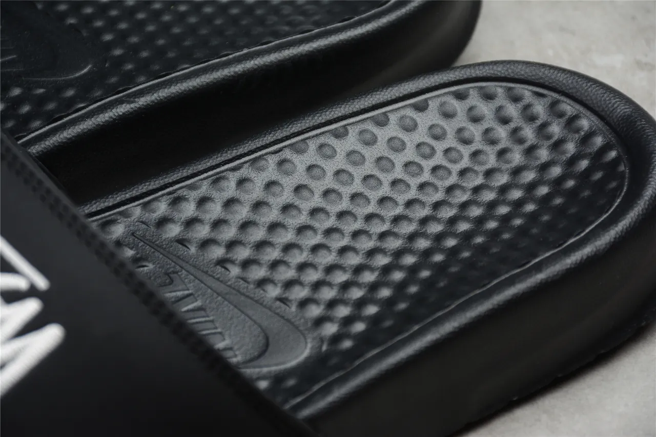 Stussy x Nike Benassi JDI صندل أسود 4