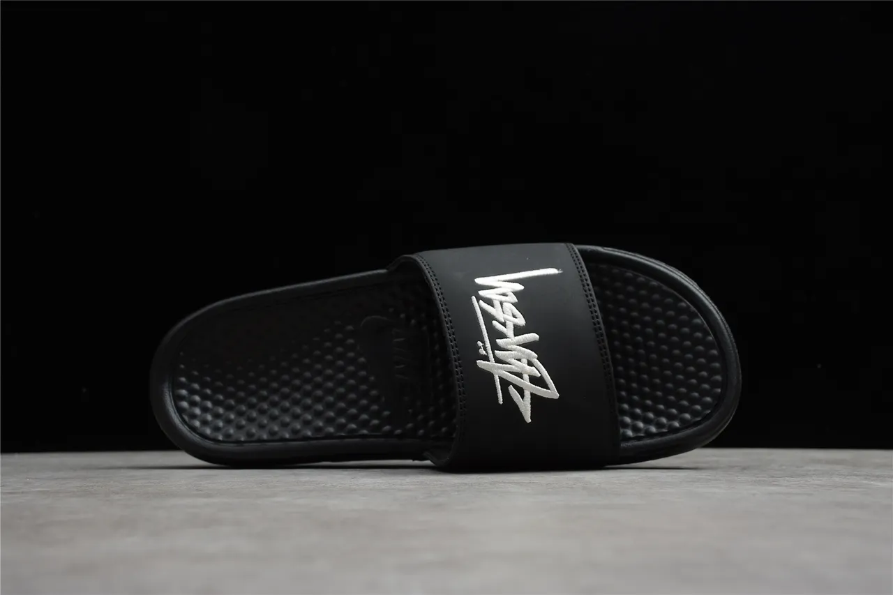 Stussy x Nike Benassi JDI صندل أسود 9