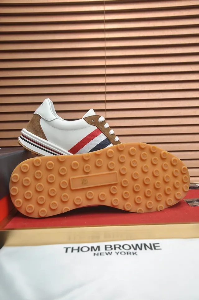 Thom Browne Sneakers Lifestyle Blanc et Brun en Daim avec Rayures 4