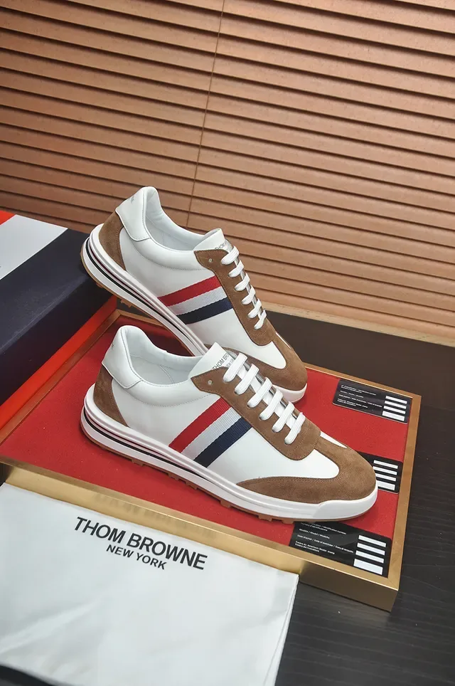Thom Browne Sneakers Lifestyle Blanc et Brun en Daim avec Rayures 5