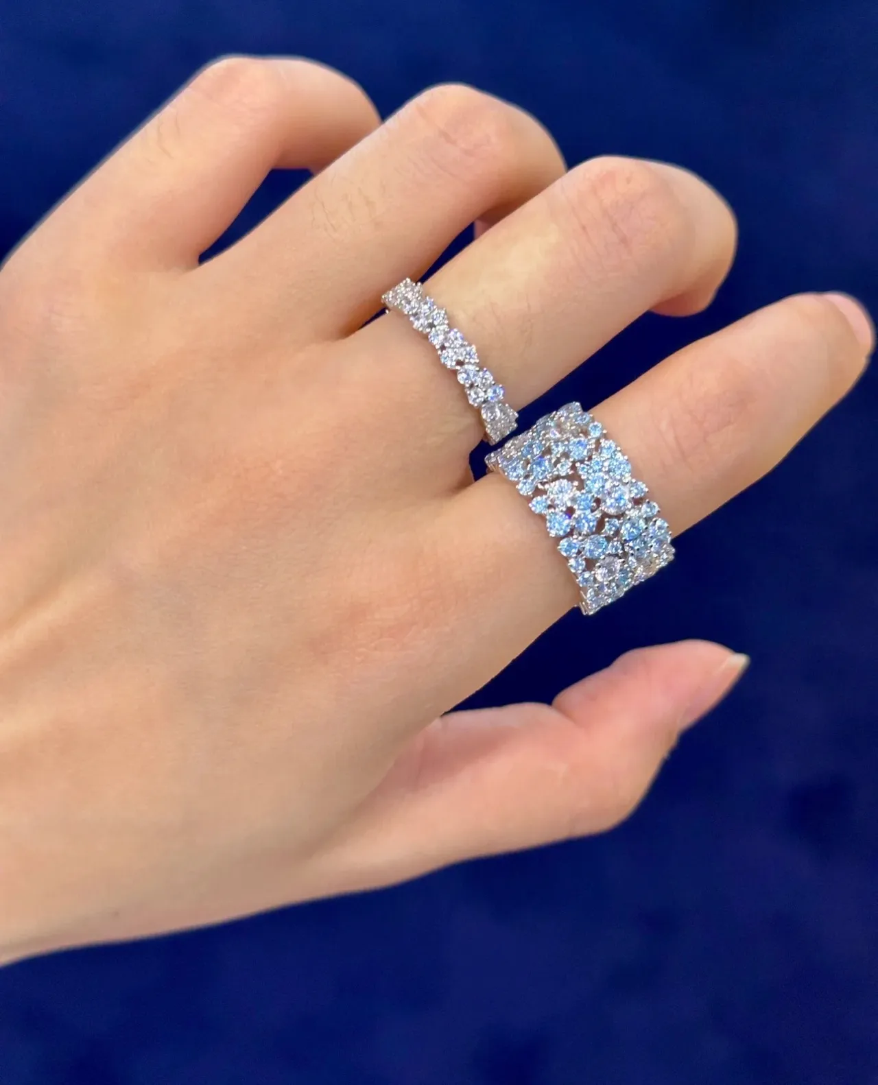 Tiffany & Co. Bague à large bande en diamants Pavé à multiples rangées 3