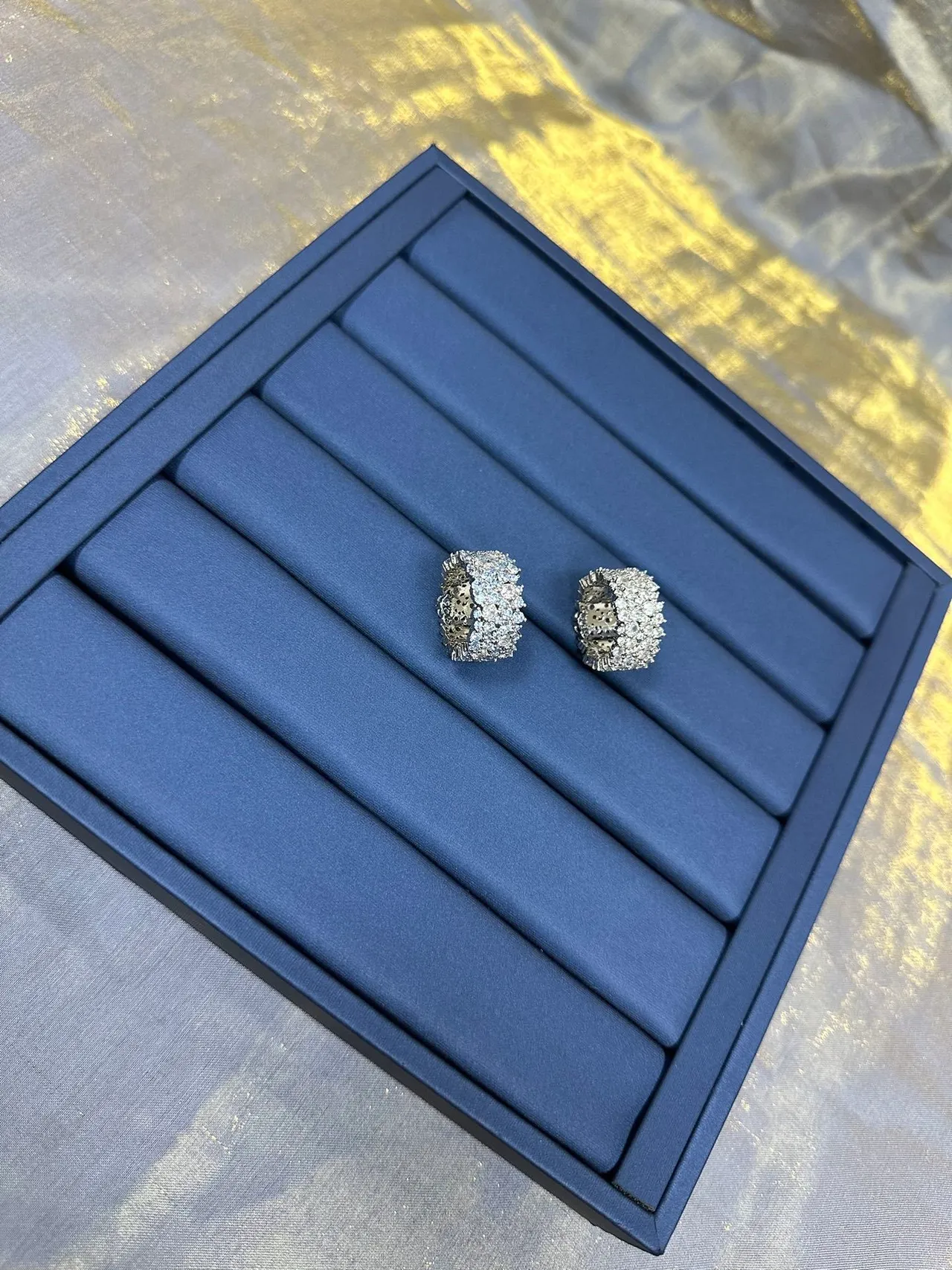 Tiffany & Co. Bague à large bande en diamants Pavé à multiples rangées 5